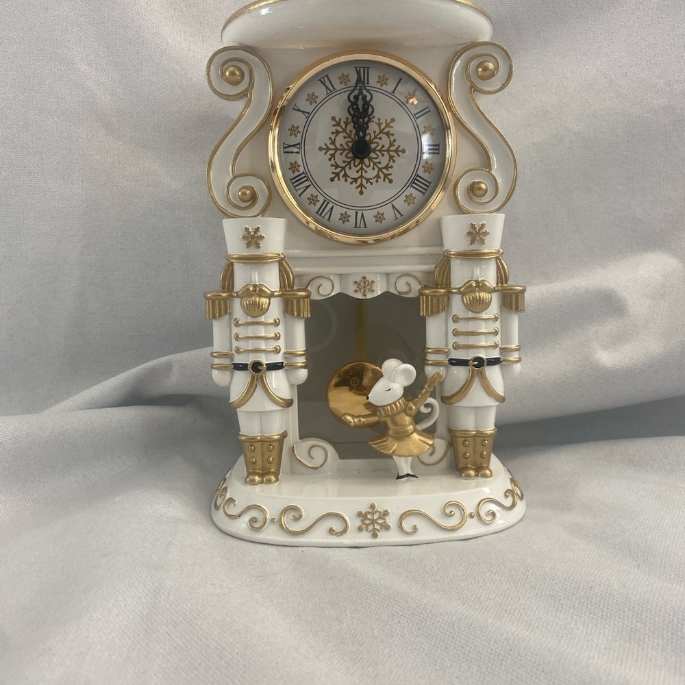Bath & Body Works 3- Wick Candle Holder and Clock